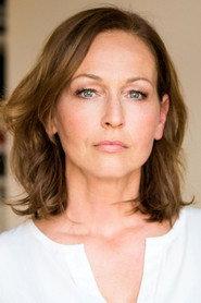 Beate Maes as Melina in Der Athen Krimi: Trojanische Pferde 2016