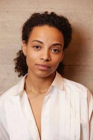 Naomi Simmonds as Naomi in War doch nur Spaß! 