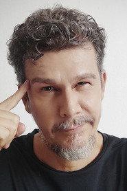 Pedro Abranches as Pai da Isaura in Amarras 2023