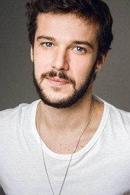 Jayme Matarazzo as Paulo - 19 anos in Extreme Happiness 2010