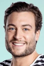 Viktor Verhulst as Camerman Studio 100 TV in Samson & Gert Kerstshow: De 25ste Kerstshow (2015-2016) 2015