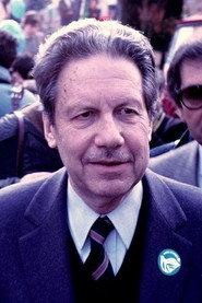 Flaminio Piccoli as Self (archive footage) in Forza Italia! 1977