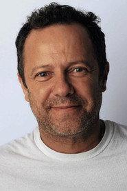 Vik Muniz as Himself in Waste Land 2010