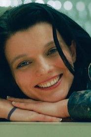 Axelle Renoir as la journaliste in Pretty Things 2001
