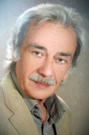 Mustafa Adouani as Si Azzouz, Noura's father in Halfaouine: Boy of the Terraces 1990