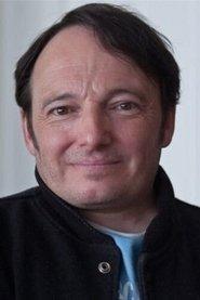 Jean-Yves Tual as Le nain in Un fils de notre temps 2003
