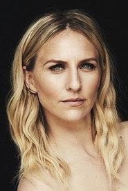 Mickey Sumner as Hannah in Girl Most Likely 2012