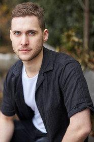 Jesse Bouma as Posty in Sharps 2018