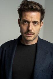 Nikolai Selikovsky as Sascha Kornikow in Ziemlich russische Freunde 2020