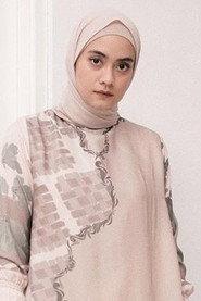 Ayudia Bing Slamet as Nunut in Ketika 2004
