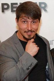 Kevin Savo as Kevin Savo in The Headliner