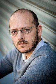 Samuel Doux as voix off in La mal aimée 2014