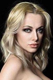 Alexandra Frantsevich as Paisley in Theresa & Allison 2019