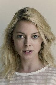 Roos van Erkel as Eva von Heerle in The Rotterdam Bombing 2012