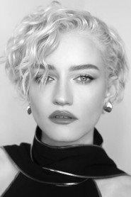 Julia Garner as Tinsley in Good Kids 2016