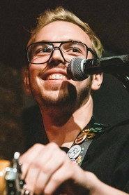 Dan Stewart as Dan in Meeting People 2018