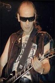 Pepe Risi as guitarra y voz in Burning en directo 1991