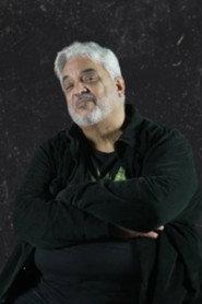 Flávio Dornas as Narrador in Locked Room 2024