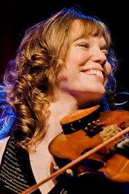 Jane Clark as Musiker in Niels Hausgaard: Kun Ydre Ting 2005