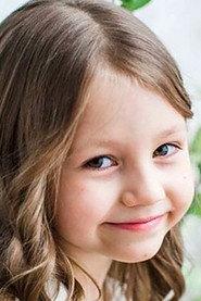 Alisa Tekucheva as Sanka in Zoya 2021