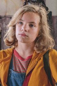 Emma-Louise Schimpf as Gaby in TKKG 2019