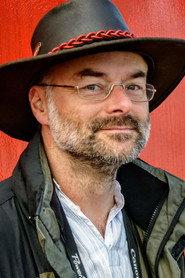Raymond Lesley as Shop extra in Serial 2025