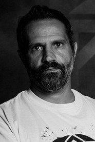 Nikos Karimalis as Σωτήρης in Eyes of Night 2004