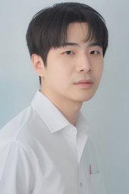 Kim Jun-mo as 회사 동료 2 in The Moment I Become You