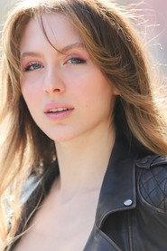 Alara Eriç as İrem in Üç Harfliler: Fal 2025
