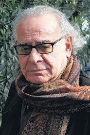 Hugo Santiago as Himself in Commentary on Les Autres 2018