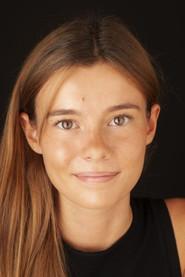 Francisca Frazão as Leonor (14 anos) in O Anel 2024