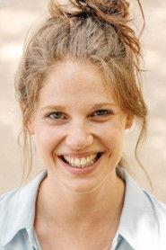 Morgane Cabot as Pauline in Trois petites filles 2004