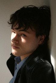 Dominic Pennicott as Remy in Un Boxeur Sans Bras 2023