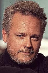 Danton Mello as Detetive Guerra in Bionic 2024