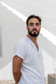 Juanma Mantell as Vicente in Una Corona de Flores 2025