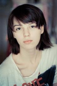 Ekaterina Gorina as Dina in Sisters 2001