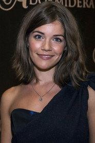 Lori MacFadyen as Lady Isobel in Adormidera 2013