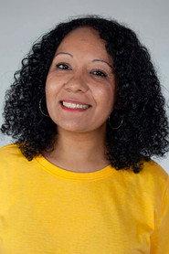 Tati Góis as Mãe 2 in From The Alley On 2024
