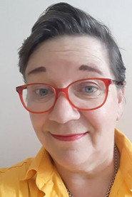 Alexandrine Pirrera as La brocanteuse in La Loi de Julien, Le bon fils 2017