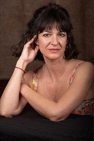 Marta Bassols as Paula in La Maniobra de Heimlich 2014