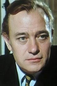 Claude Salez as Vicar in En grandes pompes 1975