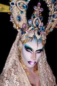 Drag Sethlas as Self in La casa del Carnaval