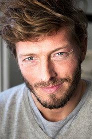 Guillaume Dolmans as Owen Flemming in Lame de fond 2023
