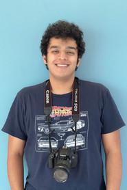 Erfan Azizi as Airport officer (voice) in Farzaneh's Migration