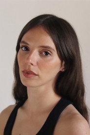Julieta Tramanzoli as Ana / Greta in Flipper 2021