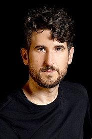 Héctor Carballo as Sebas in Un mundo salvaje 2019