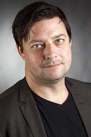 Andreas Rothlin-Svensson as Byrådirektör H.K. Bergdahl m.fl in Sagan om Karl-Bertil Jonssons julafton 2019