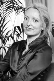 Clairemarie Osta as Marie, a young woman in Clavigo 1999