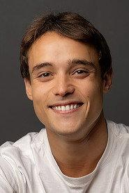 Danilo Maia as Matheus in Os Cravos 2025