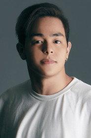 Julian Trono as Simon in Indak 2019